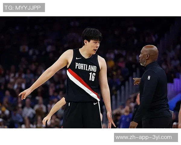开拓者半场领先勇士16分杨瀚森表现平平库里贡献11分3篮板3助攻